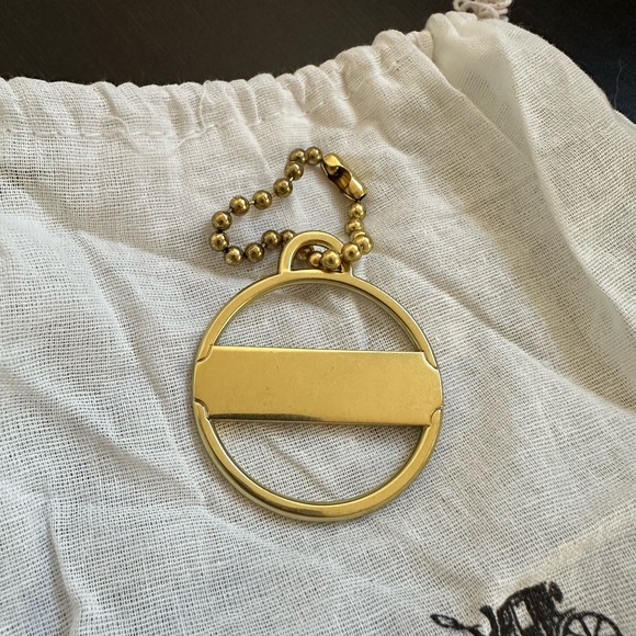 Coach NWOT Iconic Round Circular Logo Bag Charm Key Chain in Green & Brass - Picture 5 of 5